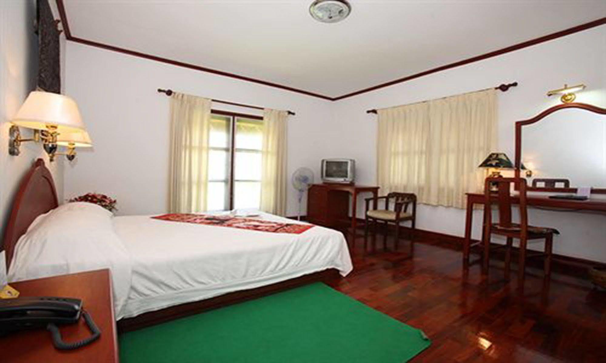 Vansana Plain Of Jars Hotel Муанг-Пхонсаван Экстерьер фото
